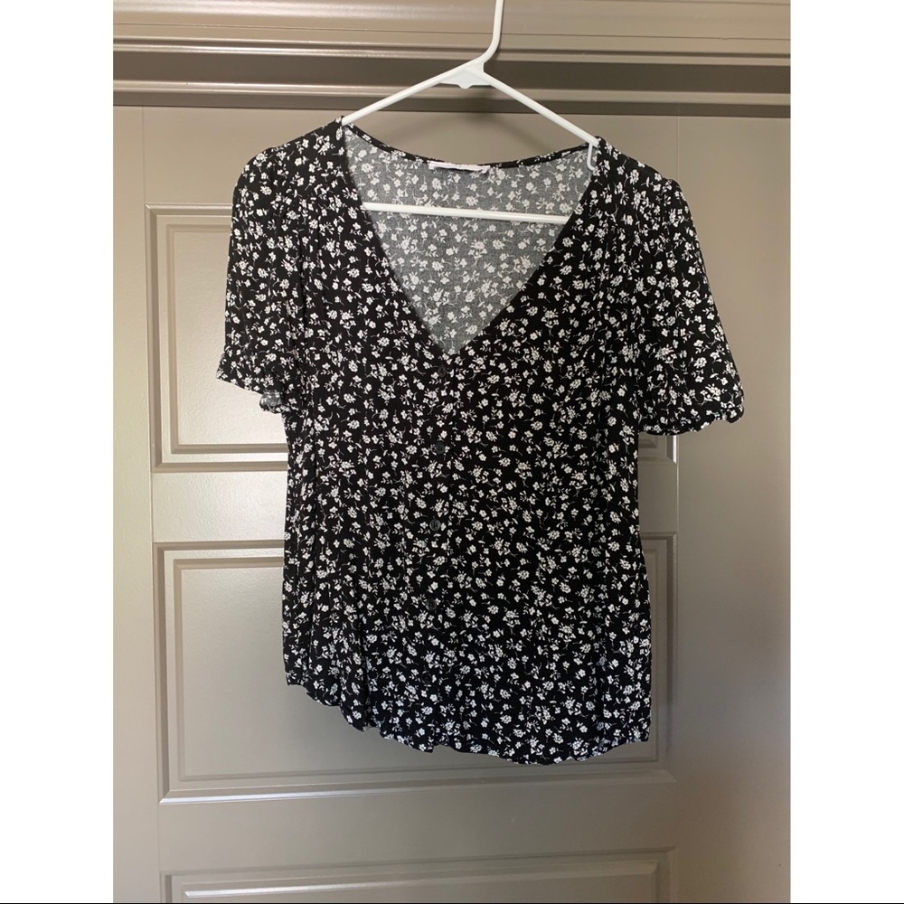 Black & white floral button up top
